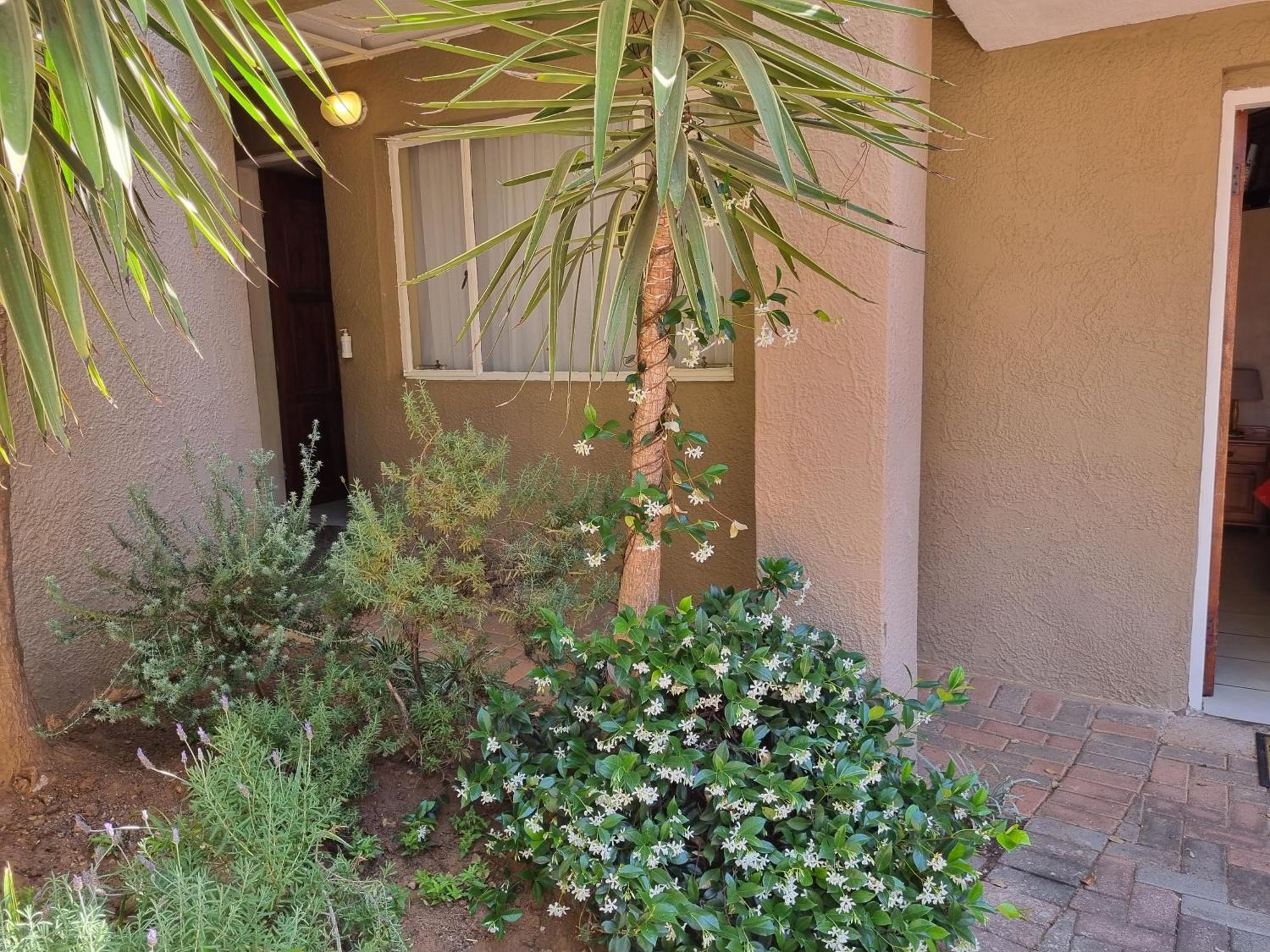 African Sky Guest Alojamiento Krugersdorp Exterior foto
